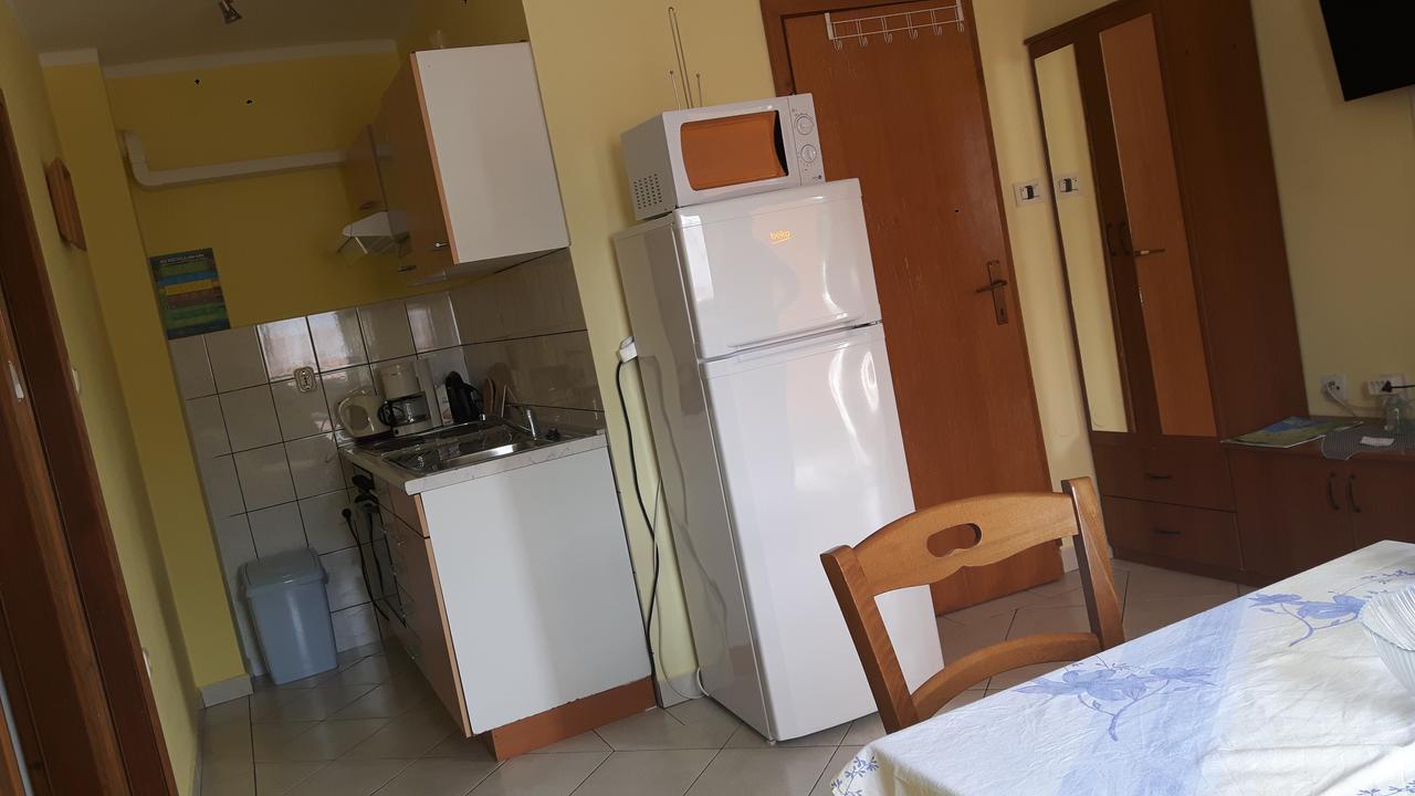 Apartment Krizanovic Malinska Exterior photo